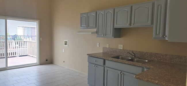 Photo - 821 N Vineyard Ave Unidad D