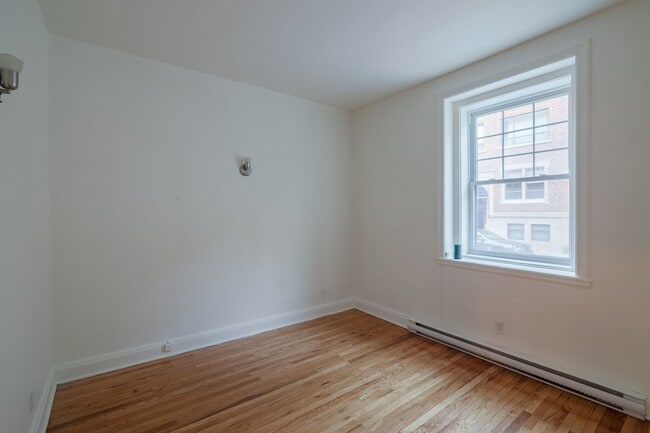 Photo - 2100 Rue du Fort Unit 102