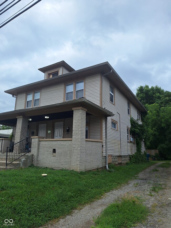 Photo - 319 W 40th St