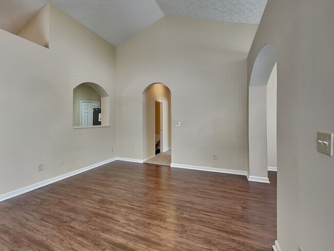 Photo - 320 Lake Royale Pl