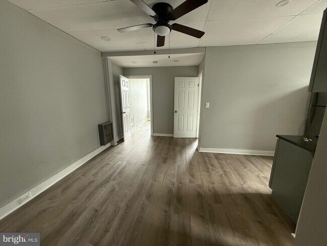 Building Photo - 2213 W Tioga St Unit 3A Rental