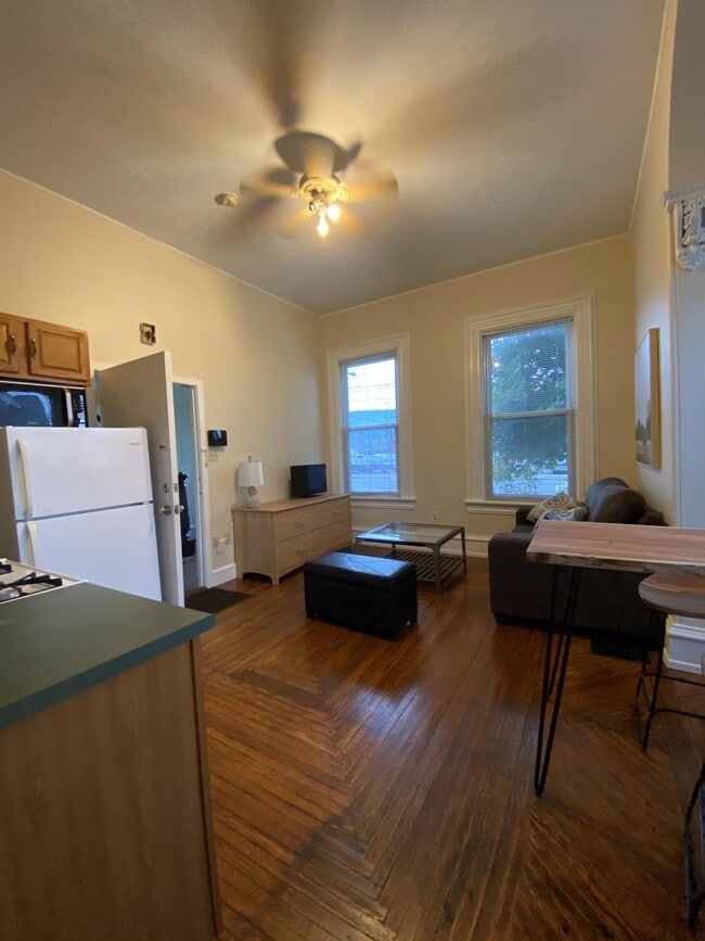 522 W 3rd St Unit 1W