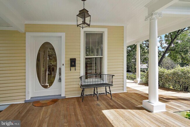 Photo - 1503 Russell Rd