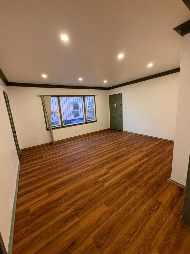 Building Photo - 1808 Carmona Ave Unit Apt 1