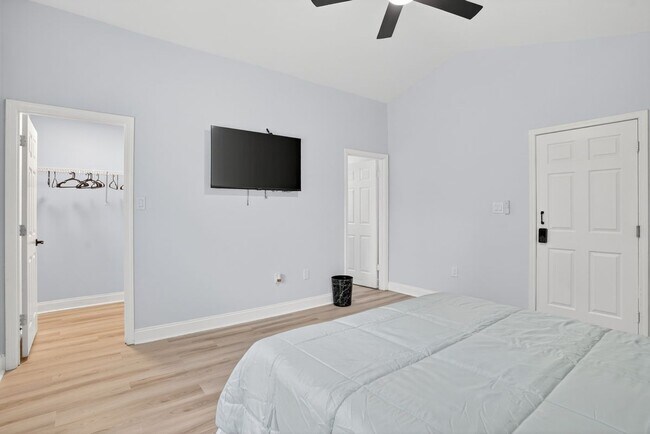 312B Louise Lane, B