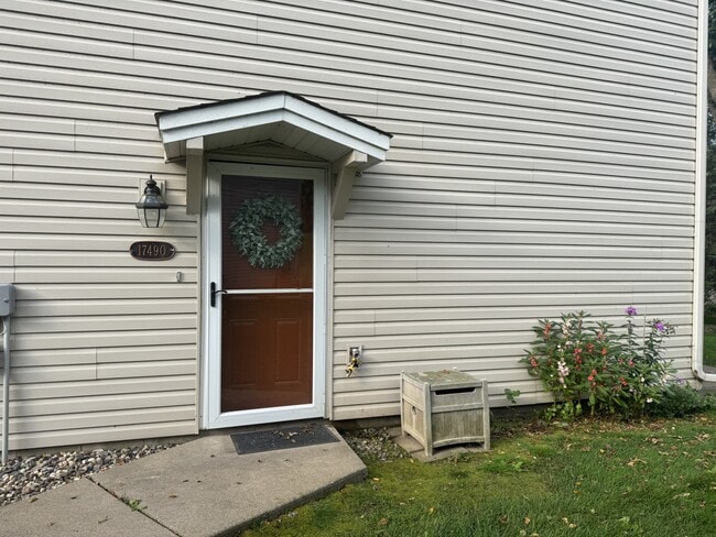Photo - 17490 Pond Cir