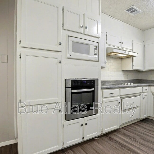 Photo - 6537 Meadowview Ln