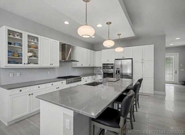 8125 Hobbes Wy