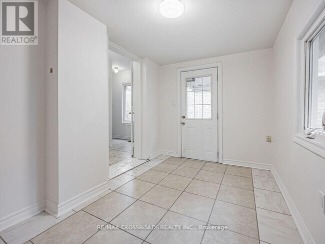 Photo - 111 Elgin St W