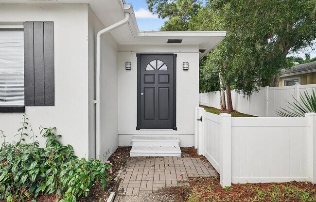 Photo - 5517 Gulfport Blvd S