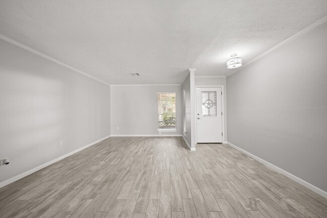 Photo - 5013 Camden Ln