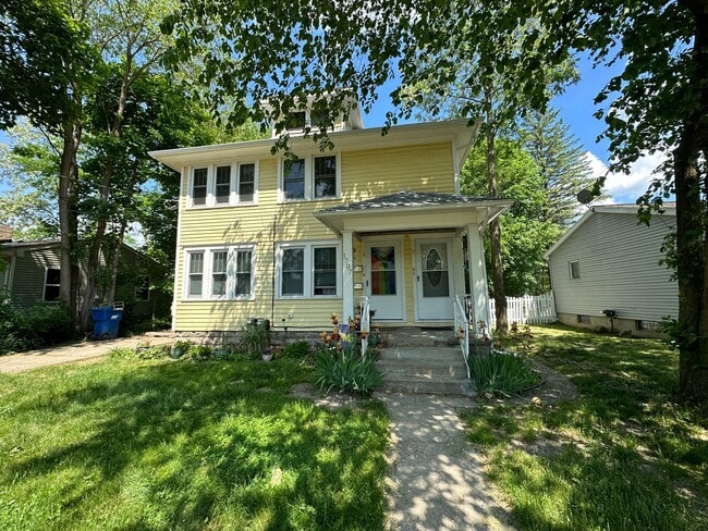 Building Photo - Fourth St 1707 Unit Apt #2