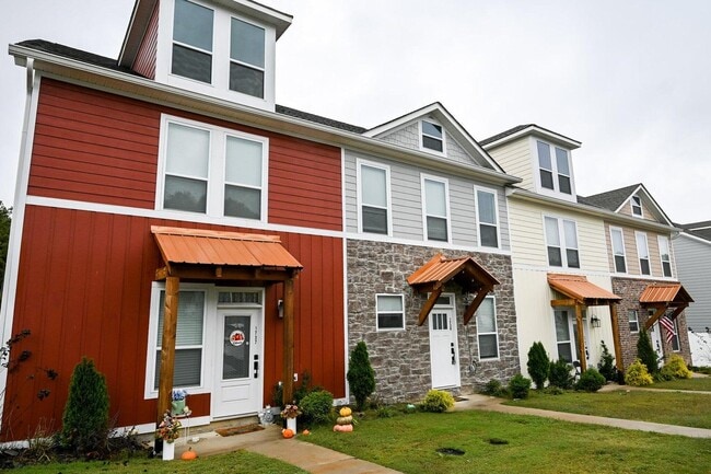 Building Photo - 1737 Arbor Hls Dr SE