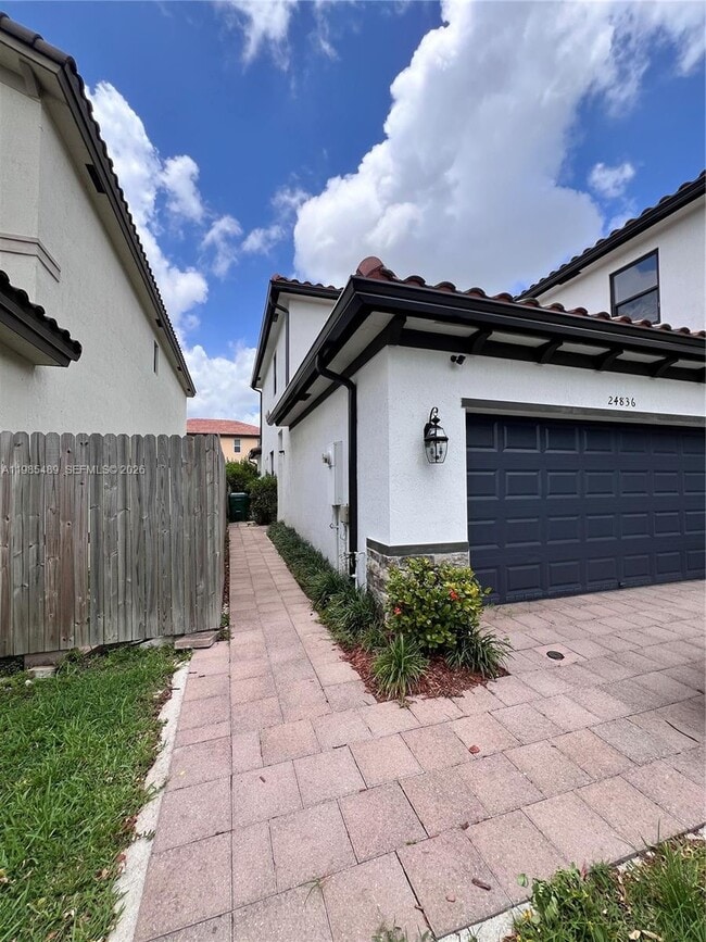 Building Photo - 24836 SW 118th Ave Unit 0