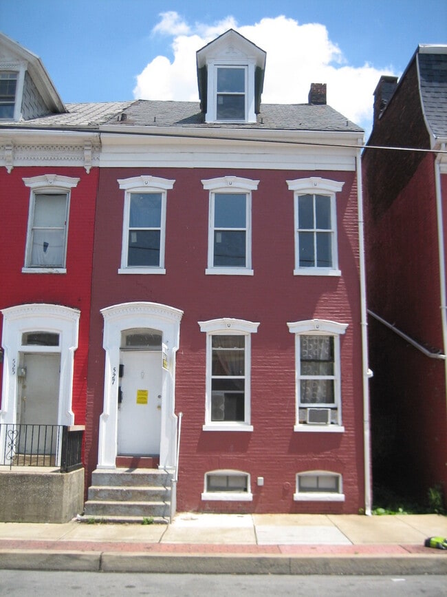 Building Photo - 1st Floor, 2 Bedroom 1 Bath, Parking- York City SD