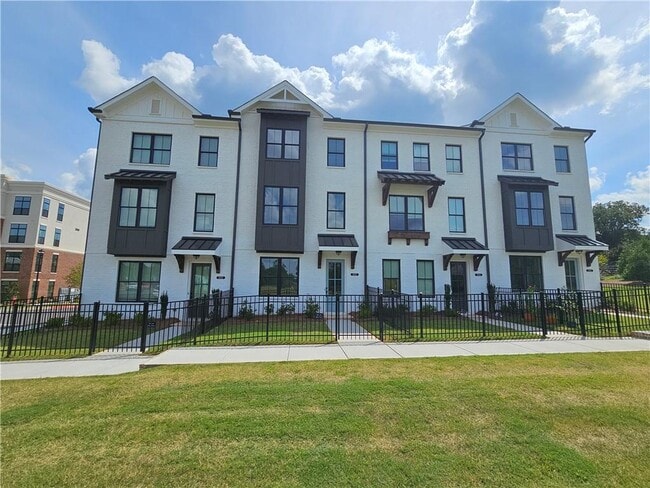 Photo - 502 Healy Dr