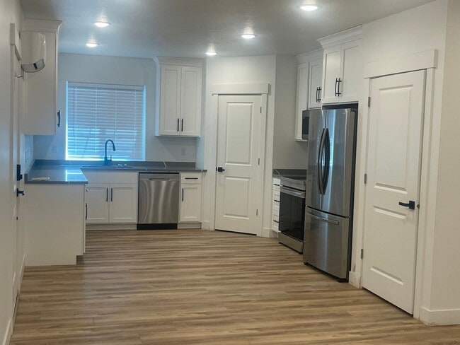 Building Photo - Lindon House Unit basement