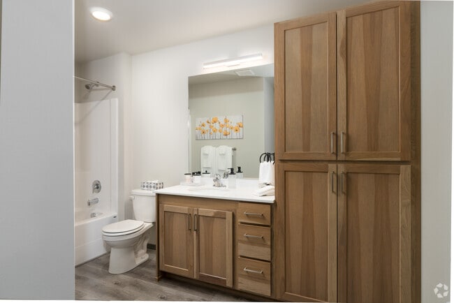 1BR, 1BA - 750SF