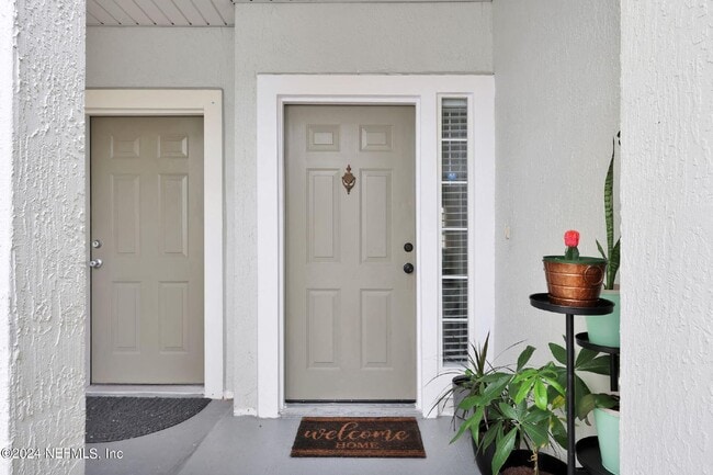 2/2 St Johns living for Rent
