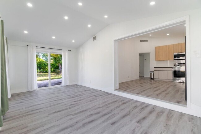 Photo - 113 SE 8th Ave