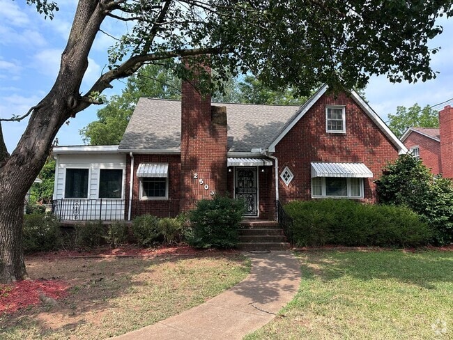 Building Photo - Charming Four Bedroom Brick  Home in Wesle...