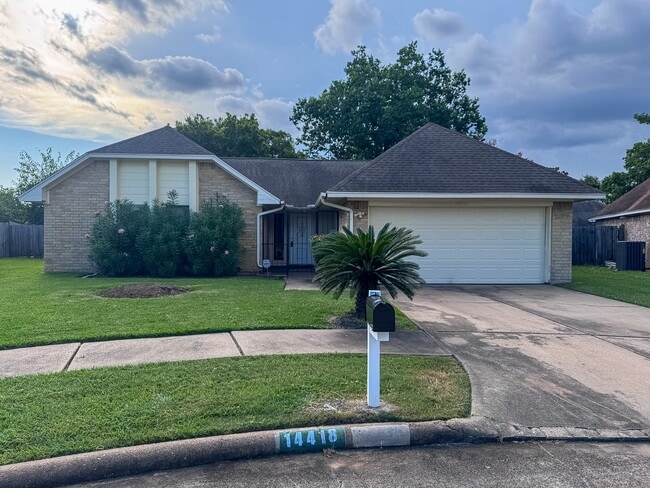 Building Photo - 14418 Moorfield Dr