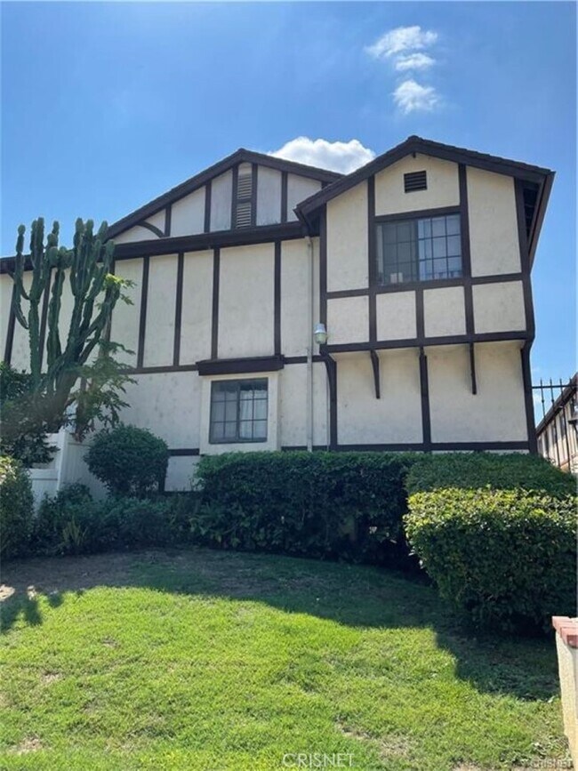 Photo - 19620 Wyandotte St