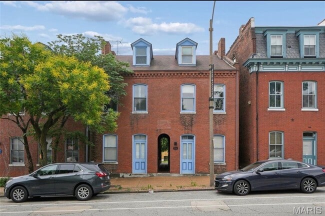Building Photo - 906 Russell Blvd