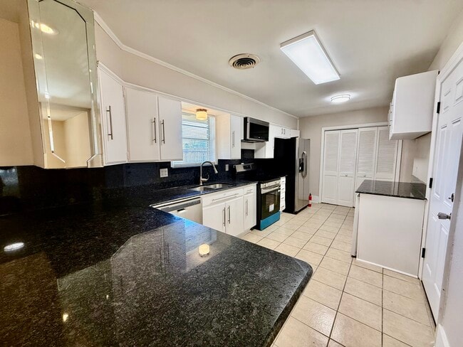 Photo - 2946 Madeira Dr