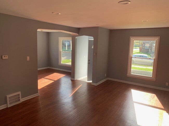 Photo - 3 Bedroom Updated Colonial - $1,350