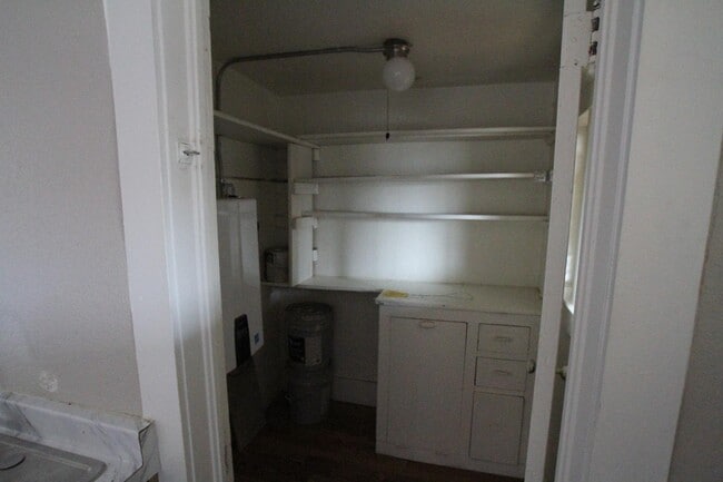 Photo - 1324 1/2 Main St - Apartment