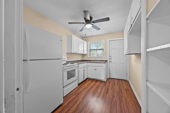 Photo - 906 W Dean Ave