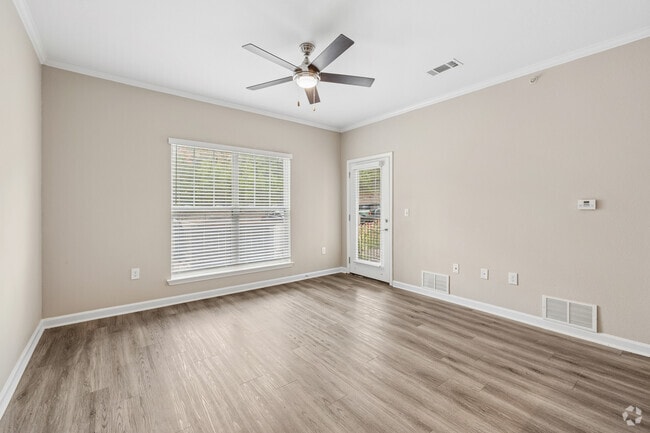 Pointe 1BR, 1BA - 681SF - Living Room