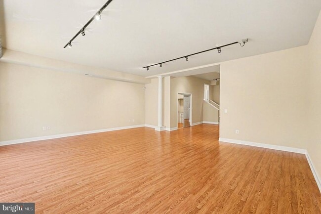 Photo - 338 N Charles St