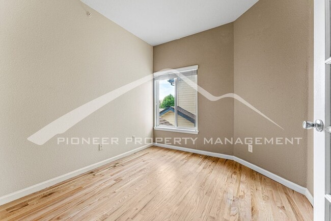 Photo - Spacious Townhouse with Washer/Dryer and Central AC