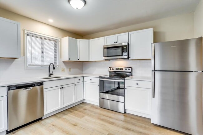 Photo - Tri-level Townhome