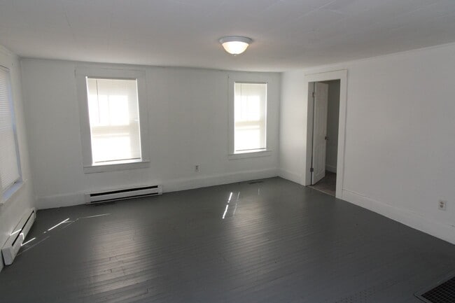 Photo - 546 Main St Unit 1