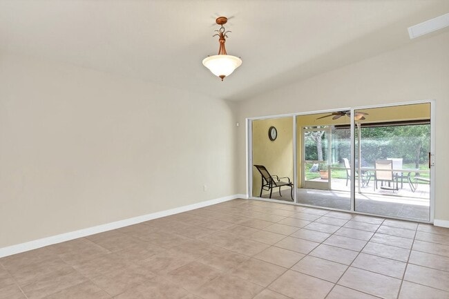 Photo - 4969 Corsica Square