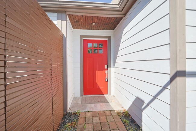 Photo - 2214 Holly Knoll St