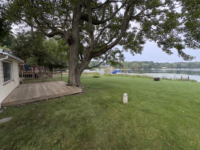 1353 N Cedar Lane Rd