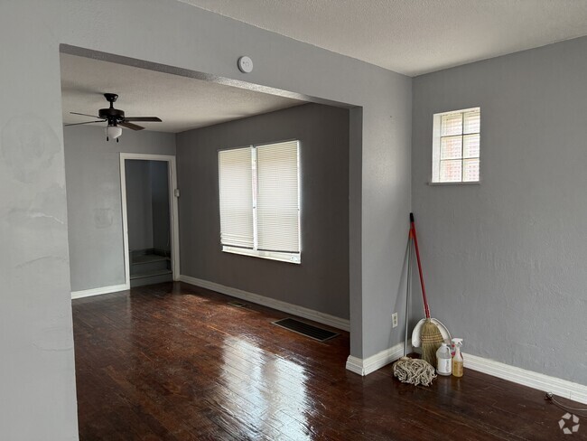 Building Photo - 5841 McArthur Ave Rental