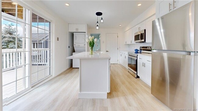 Building Photo - 37 Village Rd Unit 2