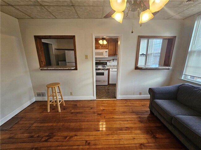 Photo - 126 S 11th St