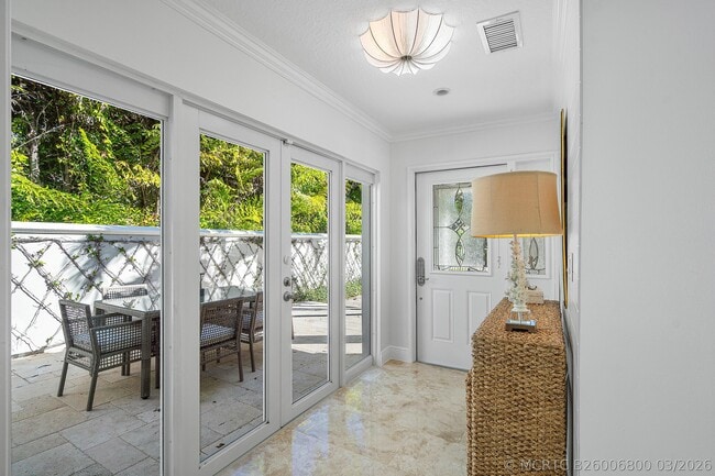 820 Palm Trail