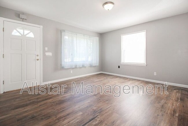 Photo - 15708 Puritas Ave