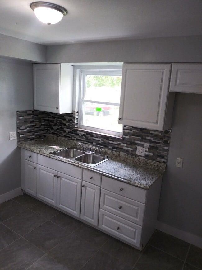 Photo - 3 Bed/1 Bath - Single Family Brick Home - Available now!