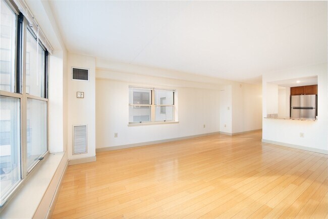 Photo - 82 Peterborough St Unit 4G