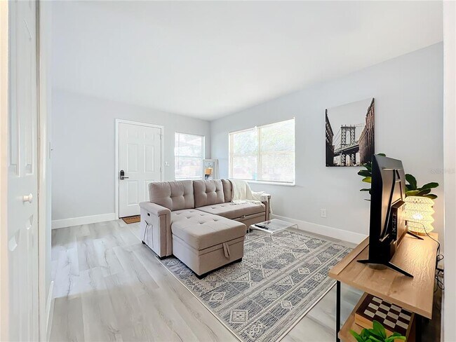 Photo - 3025 Long St