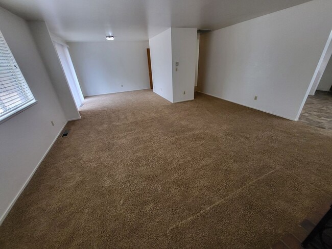 Photo - 1704 Pyrenees St