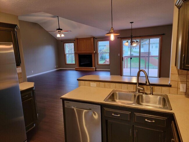 Photo - 2208 Thistle Cir